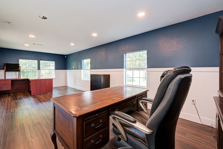 More Photos Of 19510-19514 Turtle Creek Ln, Magnolia Warehouse For Sale