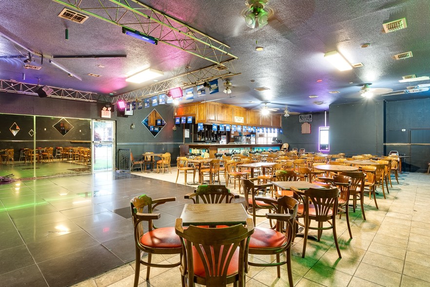 More Photos Of 1990 W Expressway 83, Mercedes Hotel For Sale