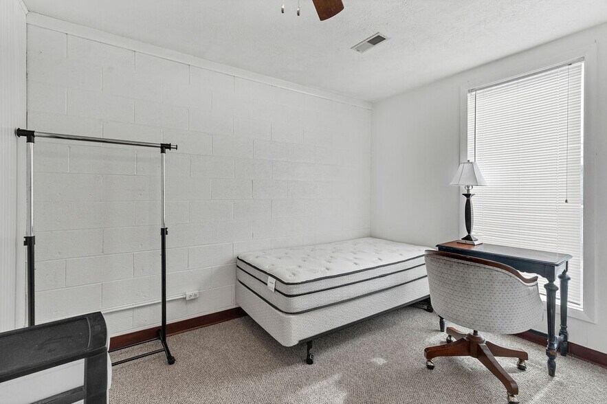 More Photos Of 973 W Main St, Abingdon Specialty For Sale