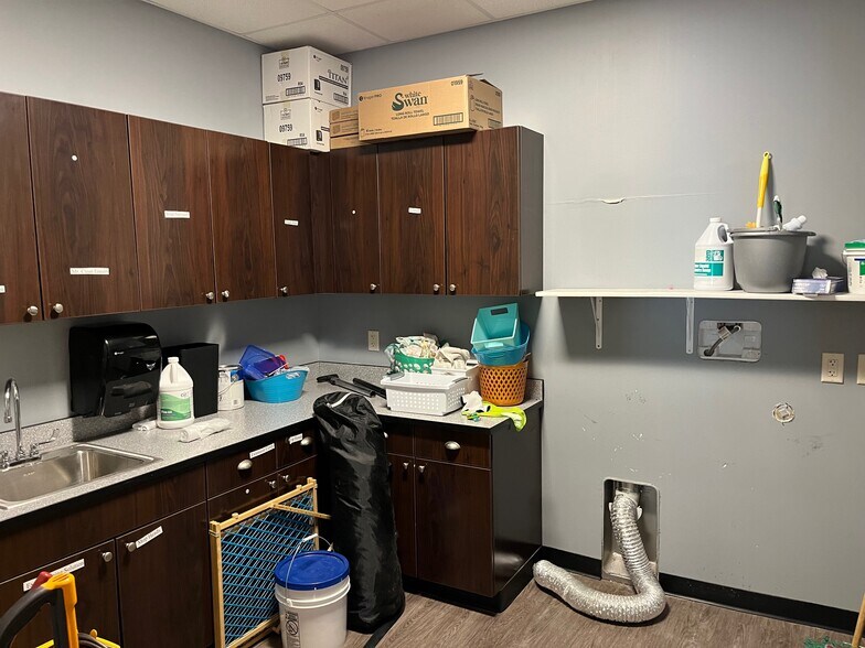 More Photos Of 20261 Atlas St, Omaha Daycare Center For Lease