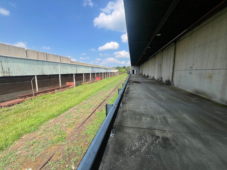 More Photos Of 121 High Hill Rd, Swedesboro Warehouse For Lease