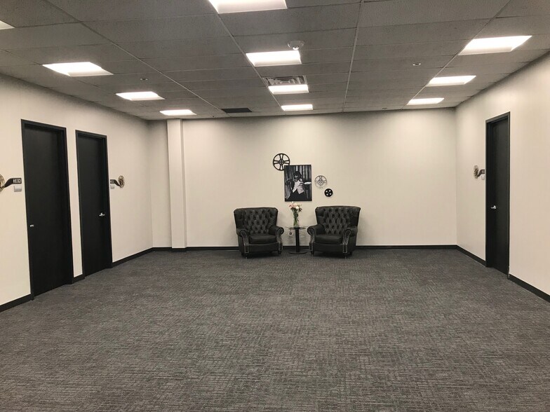 More Photos Of 10488 W Centennial Rd, Littleton Warehouse For Lease