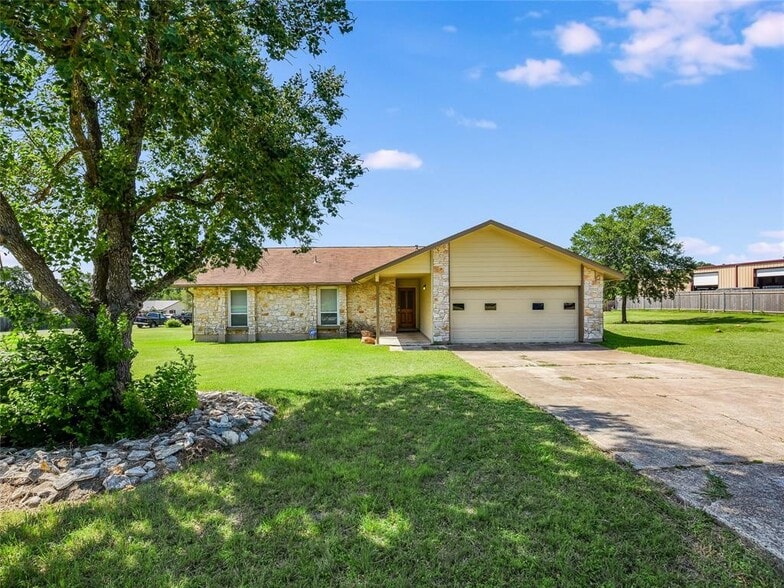 More Photos Of 1612 Shenandoah Dr, Cedar Park Warehouse For Sale