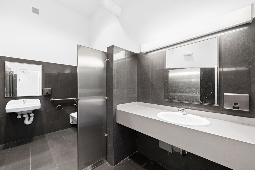 More Photos Of 301 SW 13th Ave, Fort Lauderdale Office For Sale