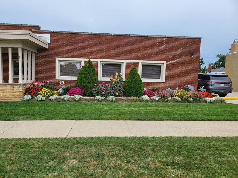 More Photos Of 12170 Fort St, Southgate Office For Sale