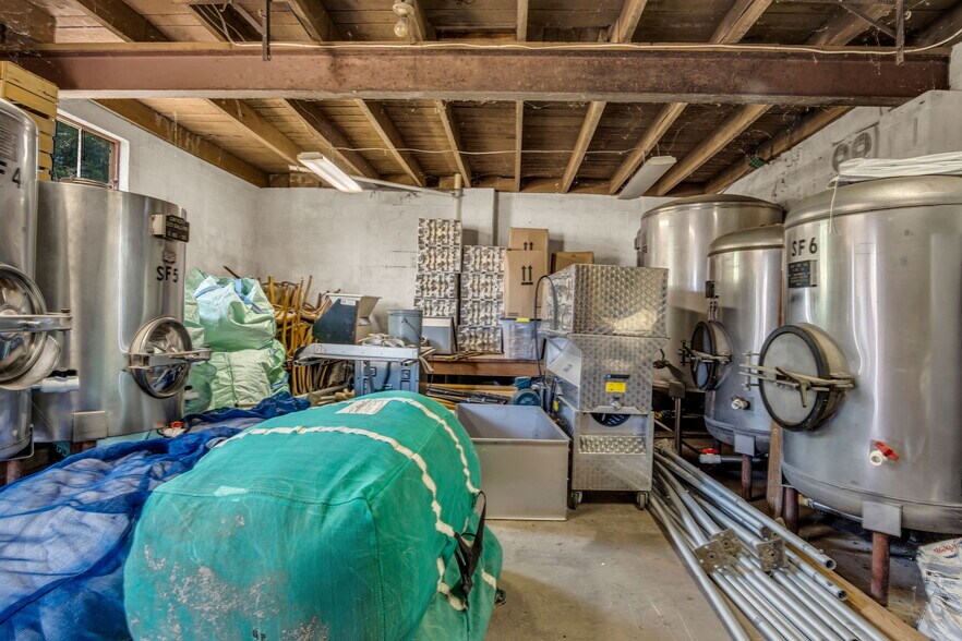 More Photos Of 3 Orchard Rd, Liverpool Winery Vineyard For Sale