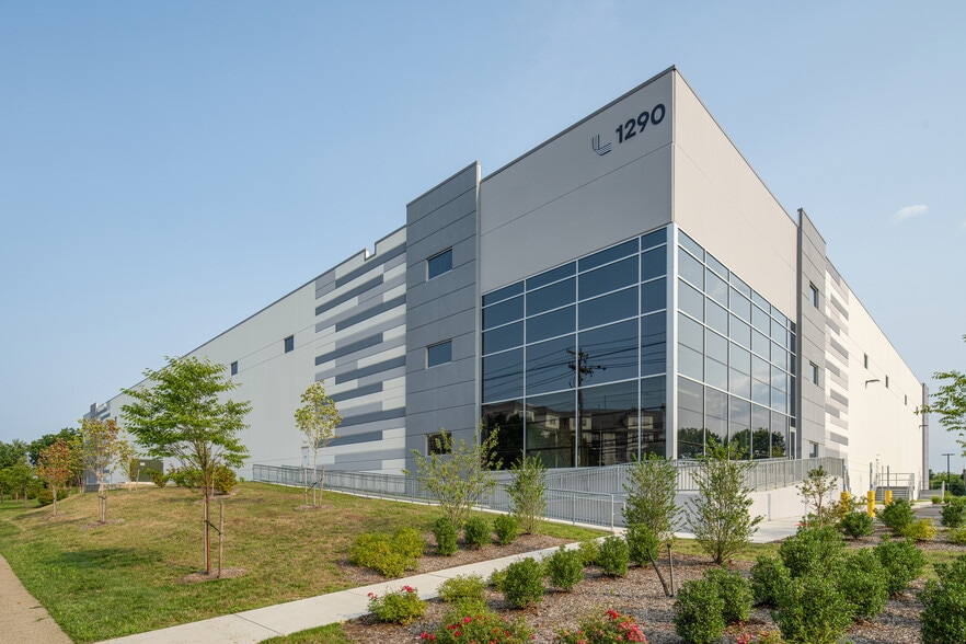 More Photos Of 1290 Wall St W, Lyndhurst Distribution For Lease