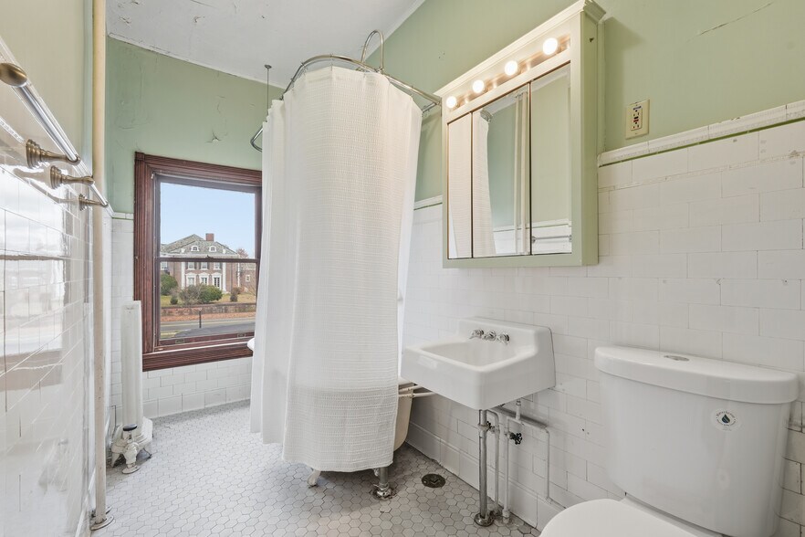 More Photos Of 270 Maple St, Springfield Hospitality For Sale