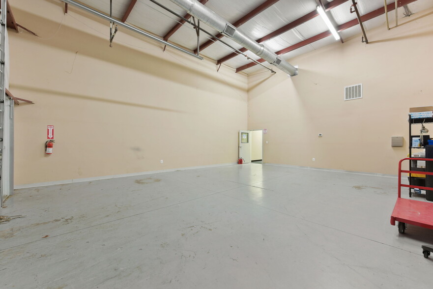 More Photos Of 3619 Richmond Hwy, Stafford Light Distribution For Sale