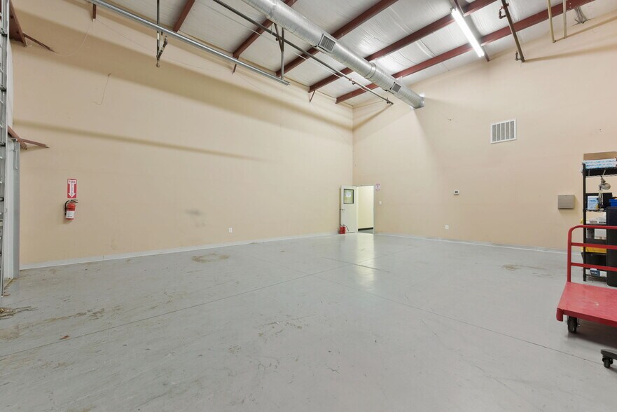 More Photos Of 3619 Richmond Hwy, Stafford Light Distribution For Lease