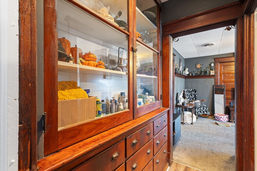 More Photos Of 1524 Van Vranken Ave, Schenectady Bar For Sale