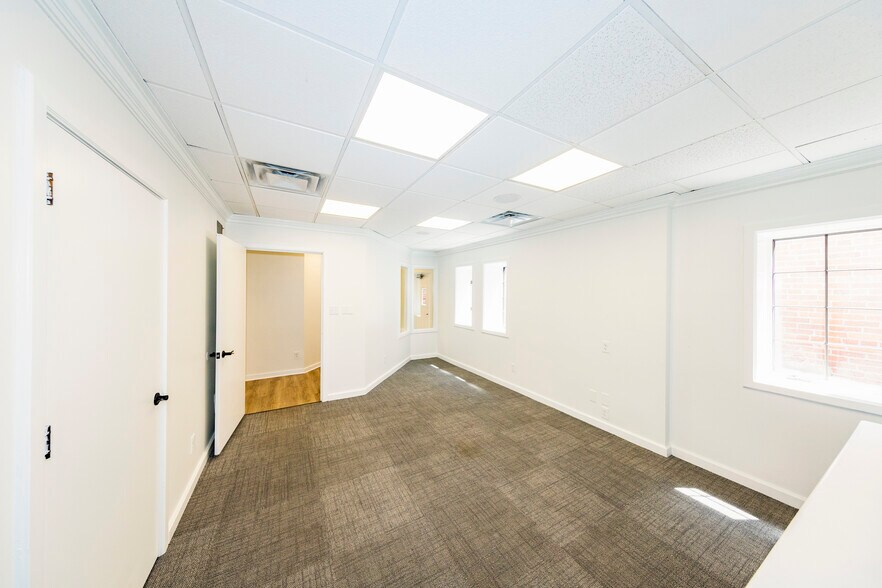 More Photos Of 30-40 E Columbus St, Columbus Unknown For Lease