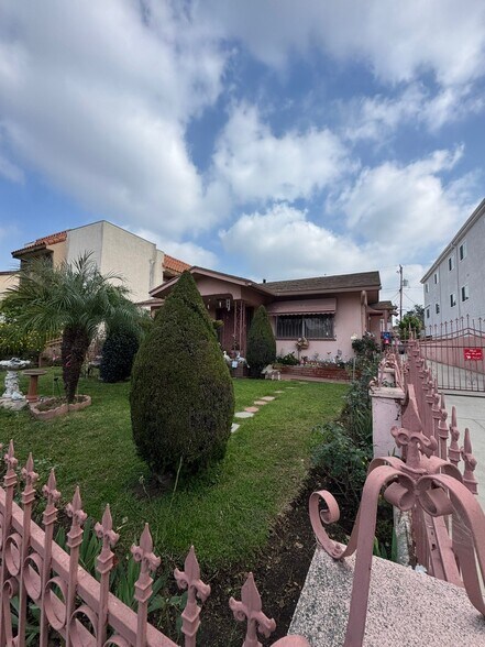 More Photos Of 410 Fischer St, Glendale Apartments For Sale