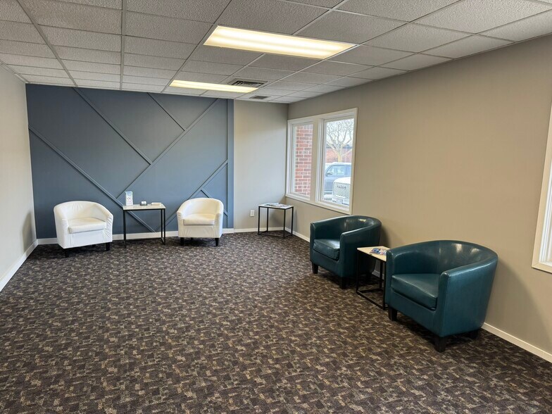 More Photos Of 626 E Longview Dr, Appleton Medical For Lease