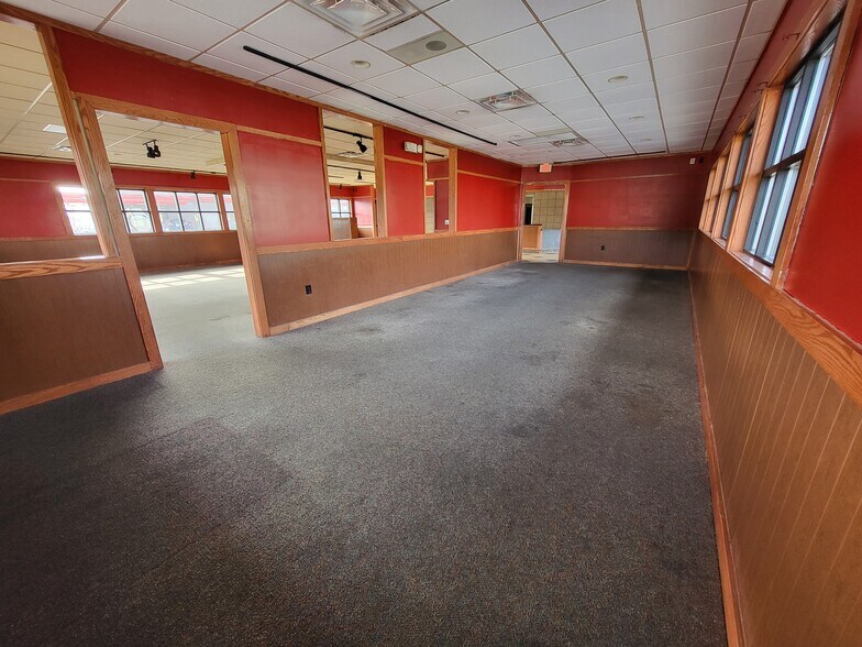 More Photos Of 648 S Neosho Blvd, Neosho Restaurant For Lease