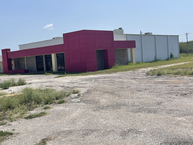 Primary Photo Of 1823 N Frontage Rd, Beeville Office For Sale