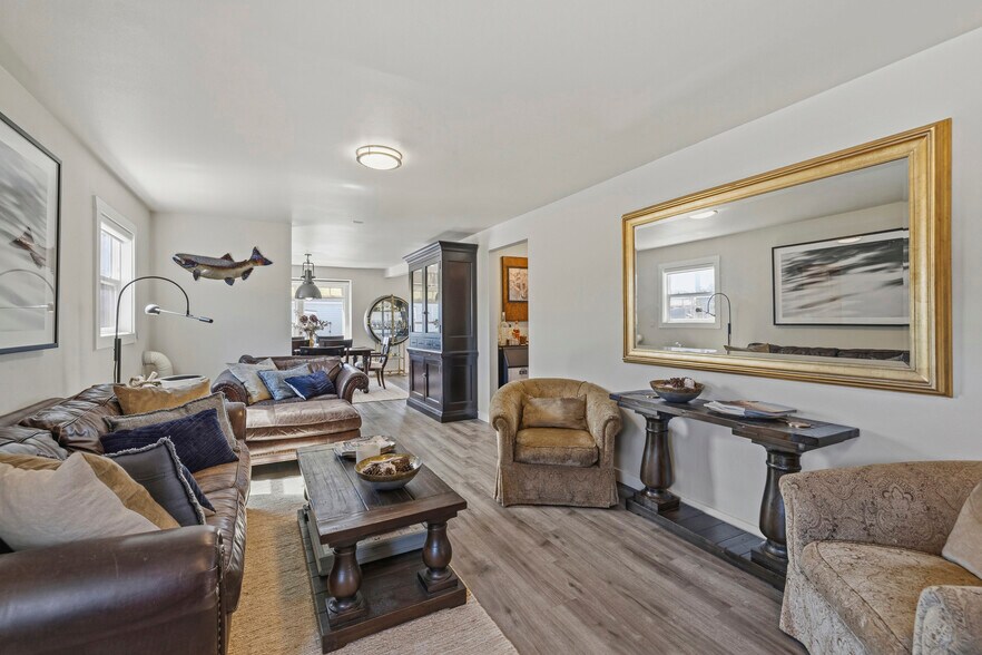 More Photos Of 101-107 S 1st St, La Conner Storefront For Sale