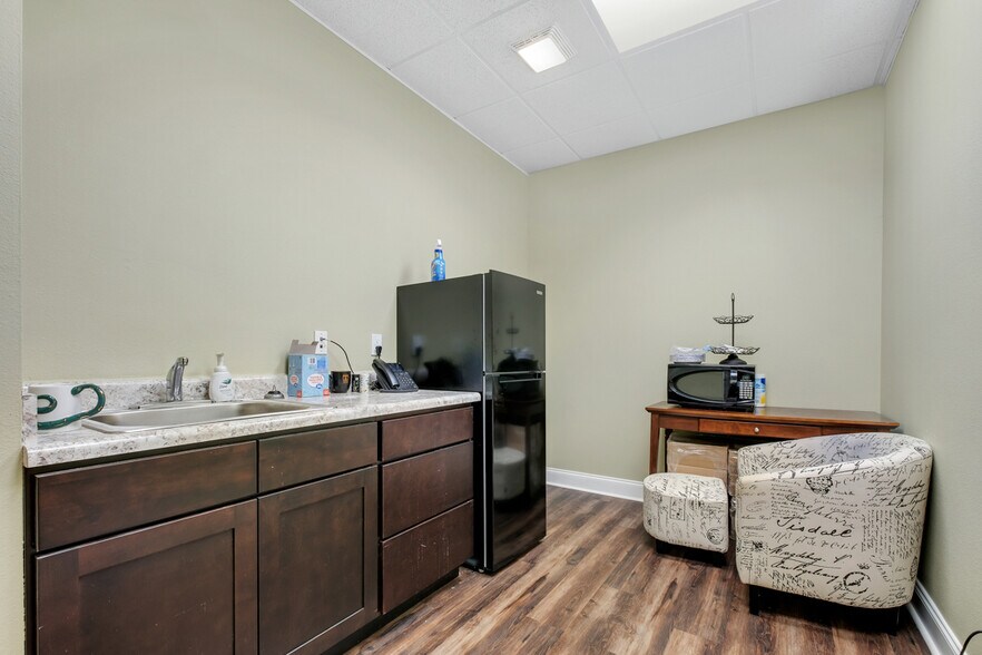 More Photos Of 3227-3229 Capital Medical Blvd, Tallahassee Office For Sale