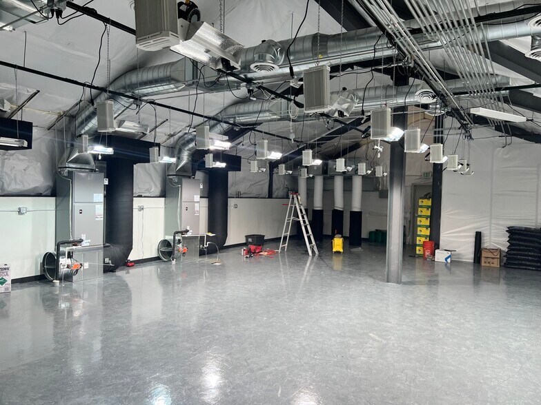 More Photos Of 258 E 5th St, Nederland Industrial For Sale