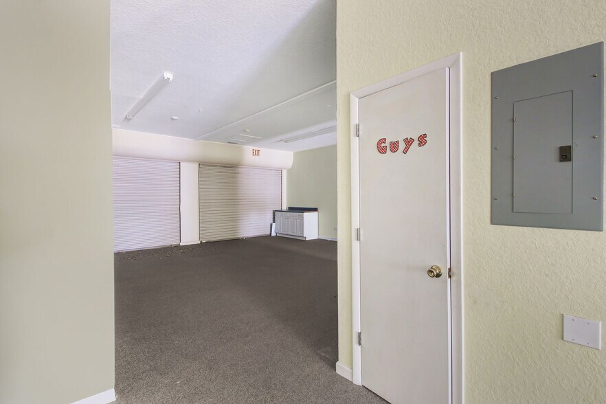 More Photos Of 4601 E Moody Blvd, Bunnell Flex For Lease