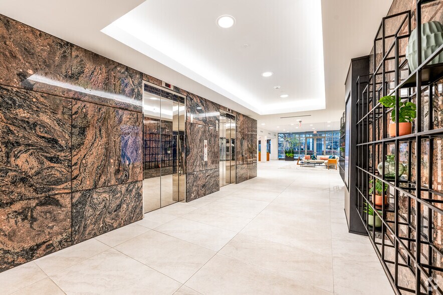 More Photos Of 310 E 96th St, Indianapolis Office For Lease