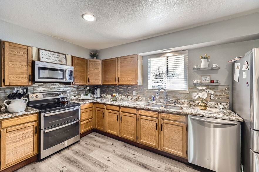 More Photos Of 8690 Verbena St, Commerce City Warehouse For Sale