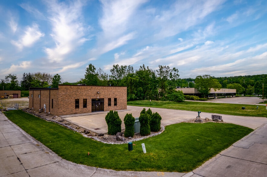 More Photos Of 9552 York Alpha Dr, North Royalton Service For Sale