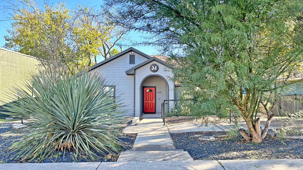 Primary Photo Of 1309 Chestnut Ave, Austin Loft Creative Space For Sale