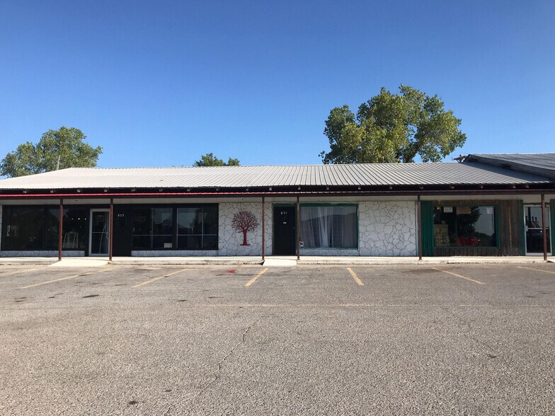 More Photos Of 809 W Outlaw Ave, Marlow General Retail For Sale
