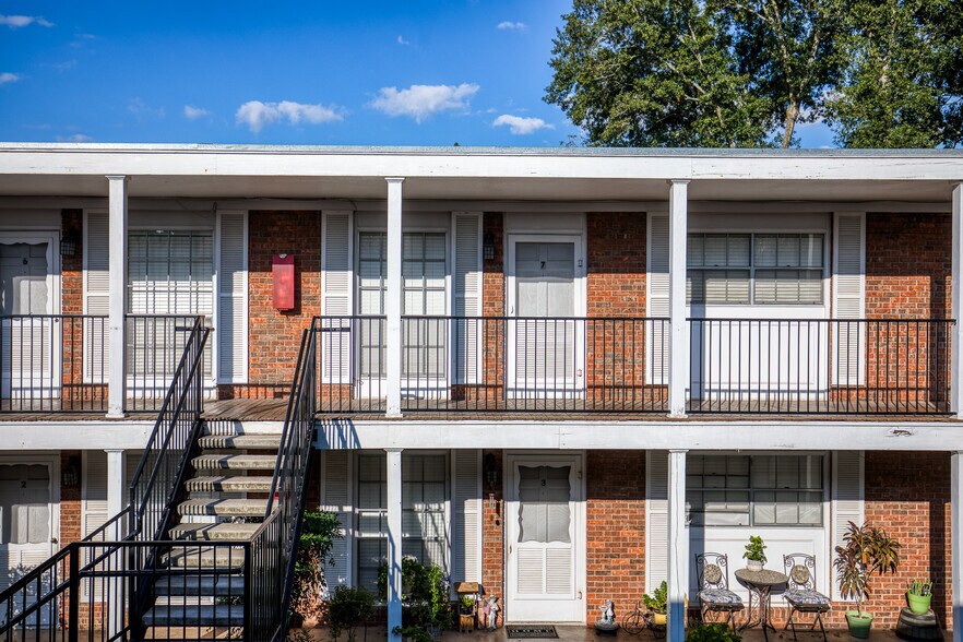 More Photos Of 401 E Main St, Brenham Apartments For Sale