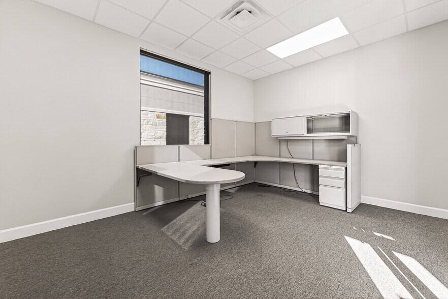 More Photos Of 25145 Star Ln, Katy Office For Sale