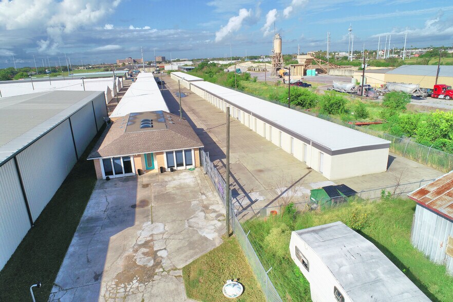More Photos Of 5849 Holly Rd, Corpus Christi Self Storage For Sale
