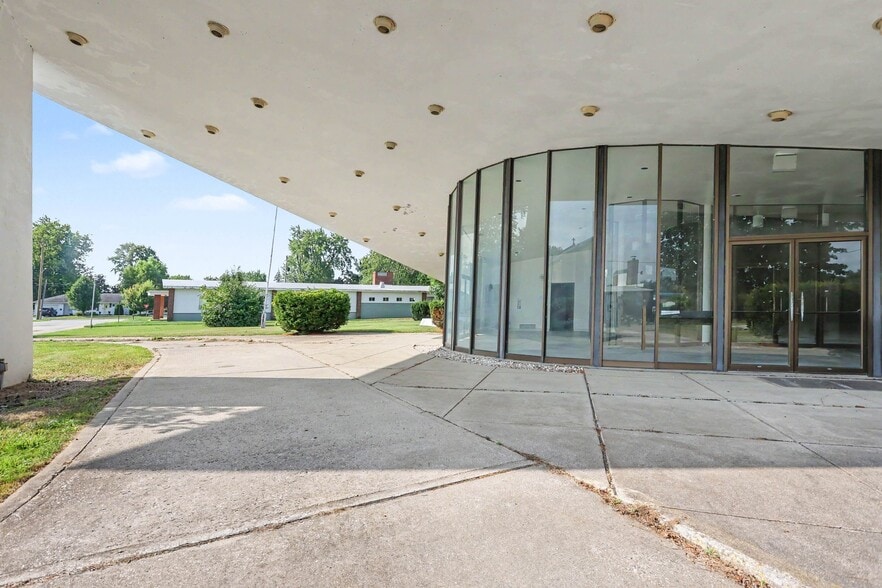 More Photos Of 511 W Cornell St, Saginaw Lodge Meeting Hall For Sale