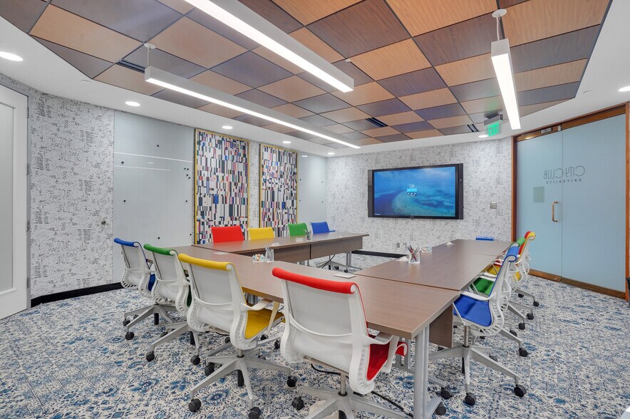 More Photos Of 31700 Middlebelt Rd, Farmington Hills Office For Lease