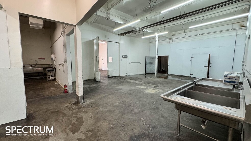 More Photos Of 14532 Blythe St, Van Nuys Manufacturing For Lease