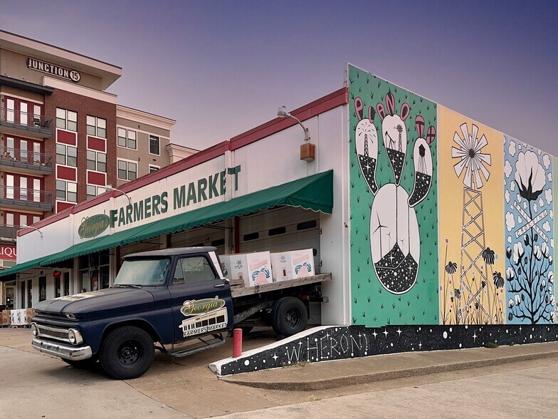 More Photos Of 1013 E 15th St, Plano Storefront For Sale
