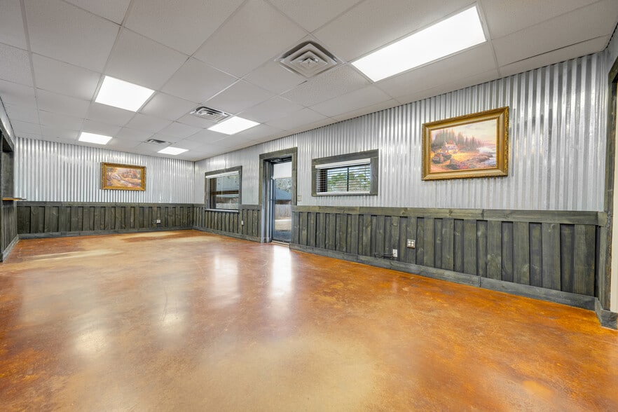 More Photos Of 10203-10263 County Road 135, Flint Service For Lease