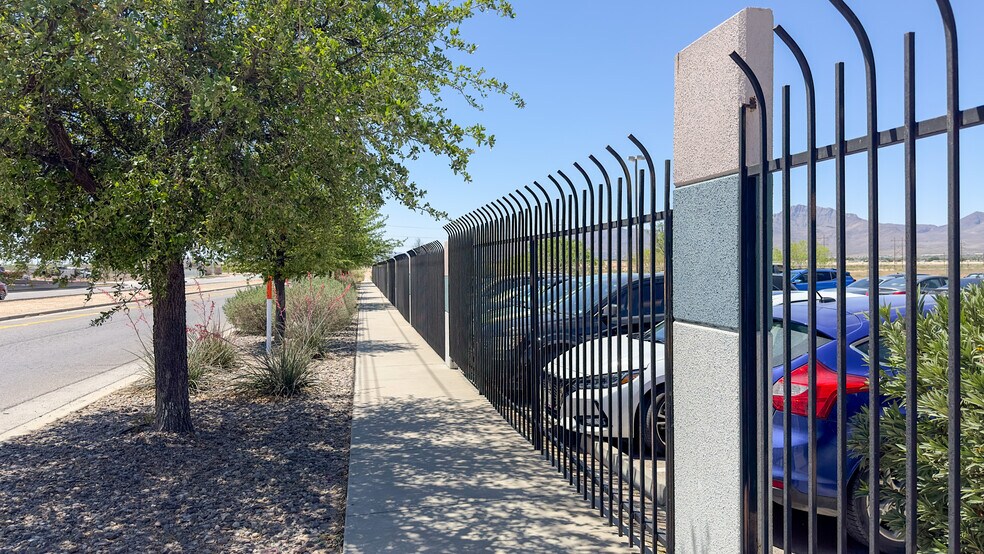 More Photos Of 10365 Railroad Dr, El Paso Warehouse For Sale