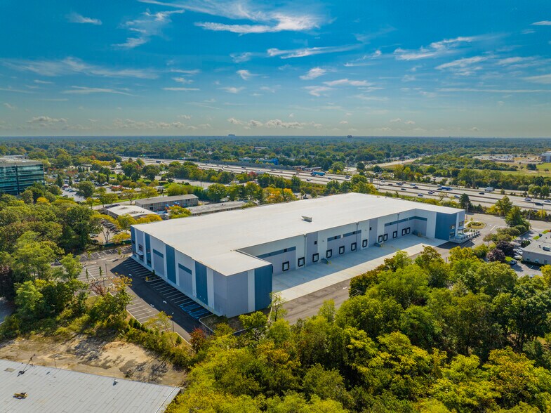 More Photos Of 60 Motor Pky, Commack Warehouse For Lease