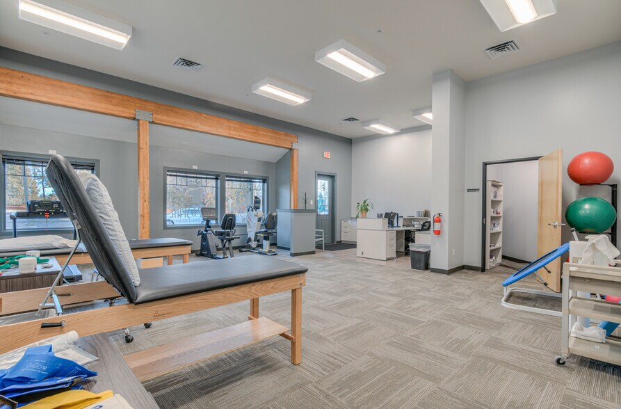 More Photos Of 64670 Strickler Ave, Bend Storefront For Sale