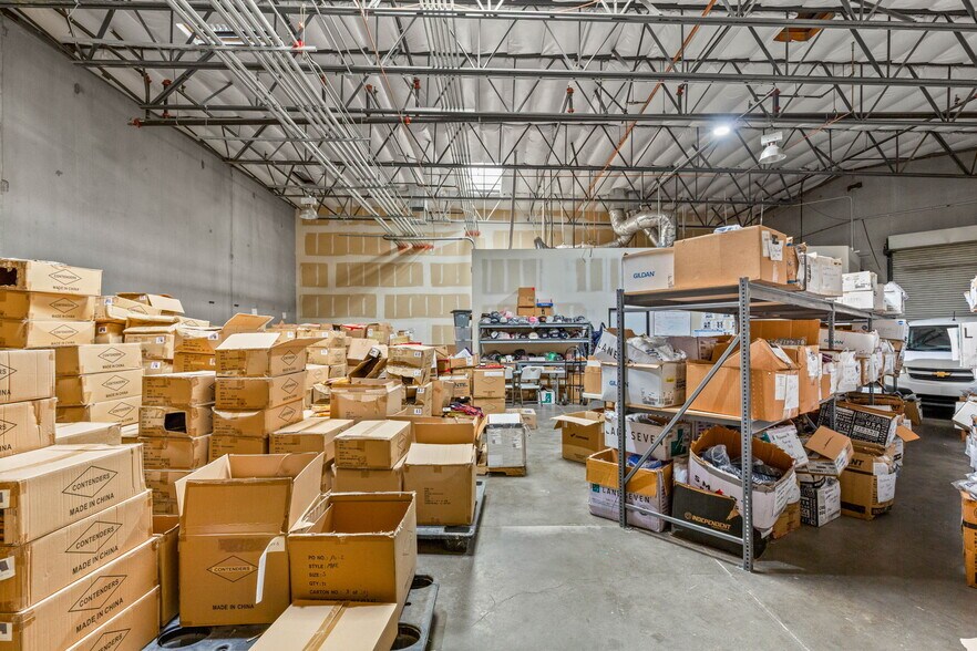 More Photos Of 4570 W Post Rd, Las Vegas Showroom For Lease