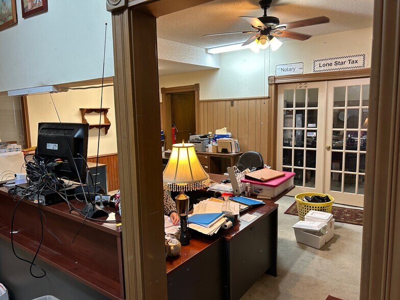 More Photos Of 605 S Washington St, Kaufman Office For Sale