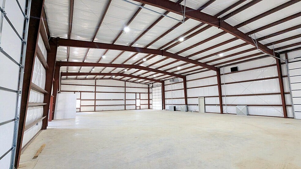 More Photos Of 1040 Moccasin Ave, Tahlequah Warehouse For Sale