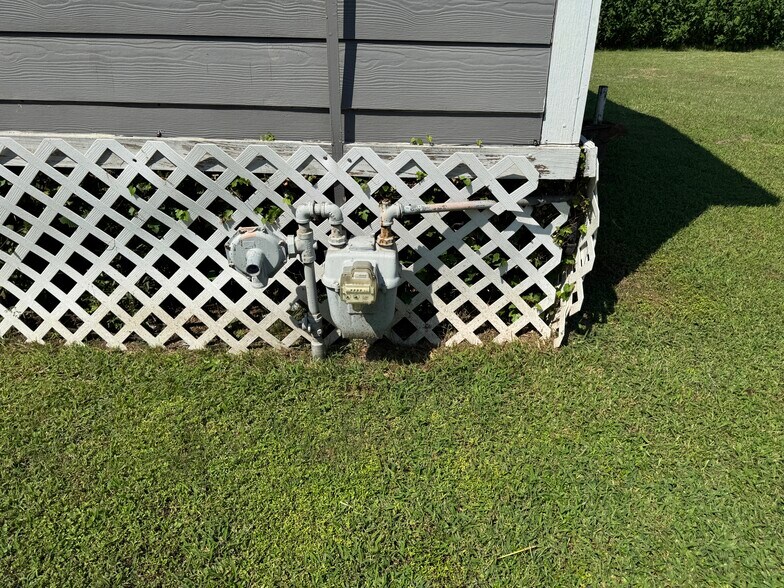 More Photos Of 1623 Brazos St, Hempstead Multifamily For Sale