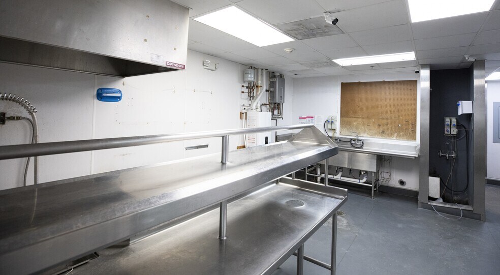 More Photos Of 4151 Sterling Ave, Kansas City Restaurant For Lease