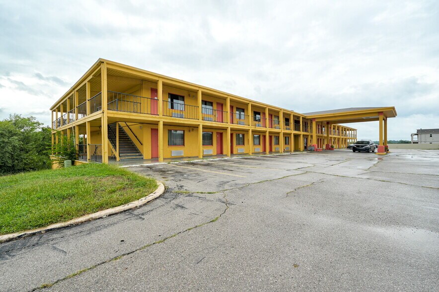 Primary Photo Of 1400 NE 63rd St, Oklahoma City Hotel For Sale