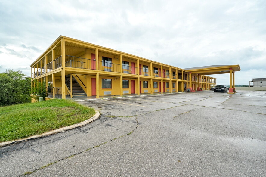 More Photos Of 1400 NE 63rd St, Oklahoma City Hotel For Sale