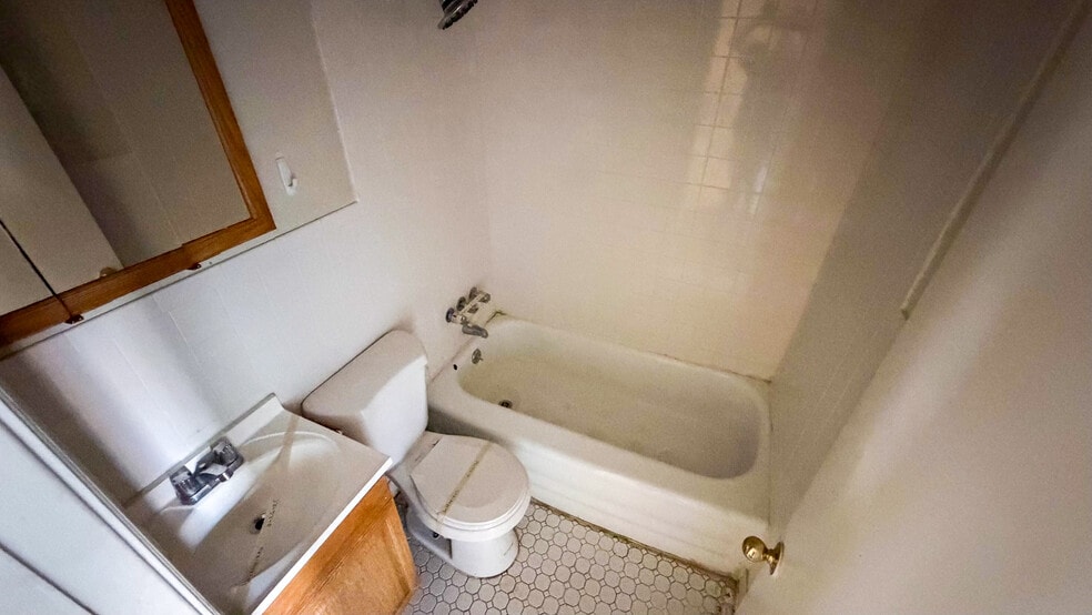 More Photos Of 24 E University Ave, Cincinnati Apartments For Sale