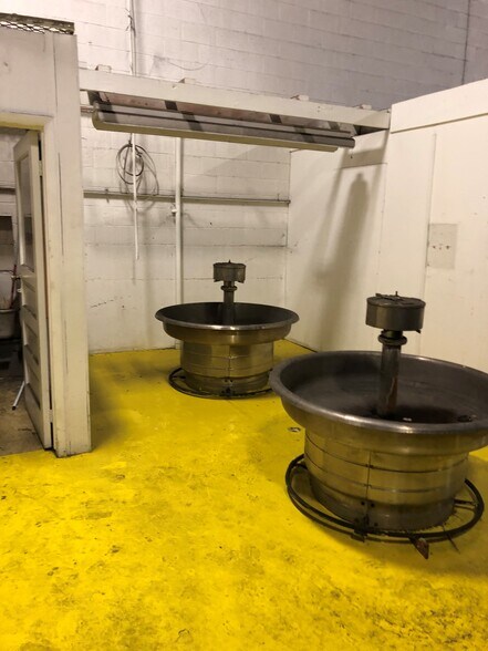 More Photos Of 7075 Dort Hwy, Grand Blanc Warehouse For Lease