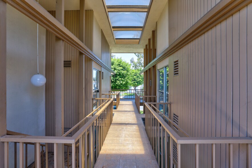 More Photos Of 850 E Chapman Ave, Orange Loft Creative Space For Lease
